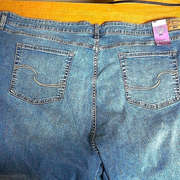 NWT Levi's Plus 26 Short Gold Label Women's Curvy Totally Shaping Straight Jeans - Picture 7 of 10